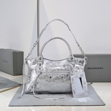 Balenciaga長款腋下包，尺寸：34 cm*20 cm*7 cm，顔色：銀