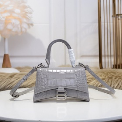 小號沙漏包鳄魚 紋系列 Balenciaga 巴黎世家全新推出了帥爆的Hourg