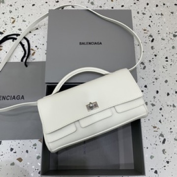 新款 Bel Air Clutch 翻蓋手拿包[白色] 一向巨能裝的巴黎家 推出