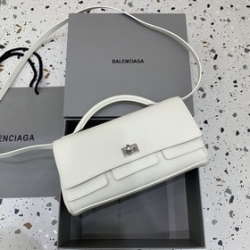 新款 Bel Air Clutch 翻蓋手拿包[白色] 一向巨能裝的巴黎家 推出