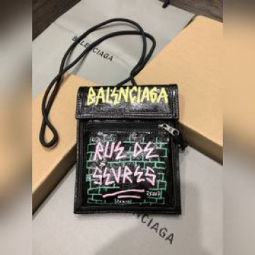 巴黎Balenciaga新款斜背/腰包/香煙包巴黎世家每次的設計都是剛剛好