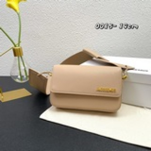 配盒子  Jacquemus Le Cienture Bello bagCARI