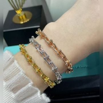 V金材質 5140310 Tiffany蒂芙尼U形鍊環手鍊，可鹽可甜，光澤感強，