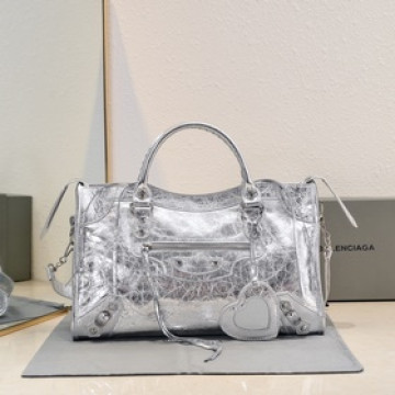Balenciaga，新款機車包經典系列重現，時尚潮流，比舊版更簡潔大方，輕巧，