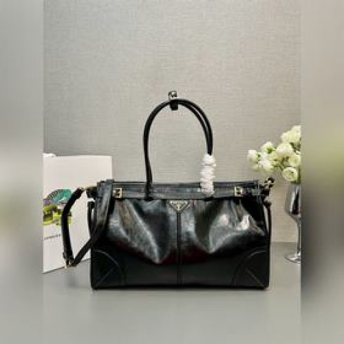 [頂級原單] LusSolf油臘皮 1BA433大號 這款手提斜挎包采用進口油臘