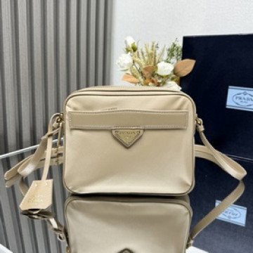 [頂級原單] 專櫃最新款布包 1BH218到貨啦 采用進口防水面料 進口再在尼