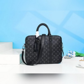海外原單M46457獨家實拍！本款 Voyage 小號公文包以 Monogram