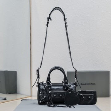 Balenciaga新款旅行包！迷你號22cm*12*10 ，黑色