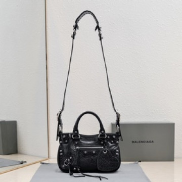 正品級  balenciaga巴黎世家最新款Neo cagole機車包出貨啦！