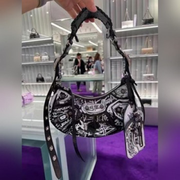 [小號]黑色塗鴉 Balenciag Le Cagole半月牙腋下包斜挎包 緻敬