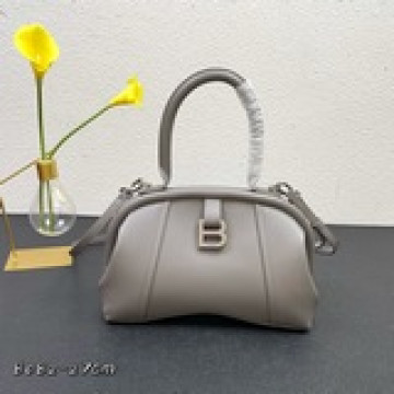Balenciag＊Editor沙漏餃子包 BB新推出有一種獨特的魅力 讓人一眼