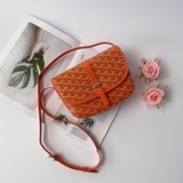 g0yard（戈雅）成立于1853年，已超過150年的曆史，新款單肩斜挎馬鞍包，