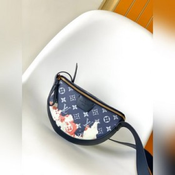 M23836火焰 頂級原單 本款 LV Moon Crossbody 手袋選用柔