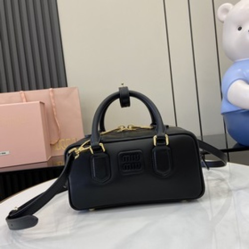 【新款】MIU MIU缪缪 黑色保齡球上身效果！Miu Miu 女士Arcad