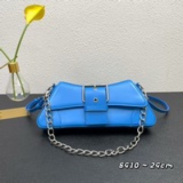 Balenciag 新品出貨 單肩 鍊條腋下包 可斜挎 牛皮 原版五金 上身超