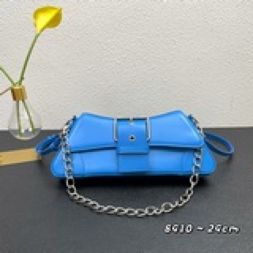 Balenciag 新品出貨 單肩 鍊條腋下包 可斜挎 牛皮 原版五金 上身超