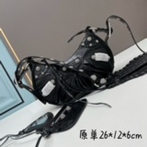 【原單小號帶鑽】 鳄魚白色帶鑽Balenciag Le Cagole半月牙腋下