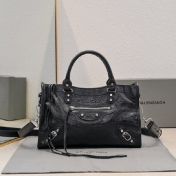 Balenciaga， 時代眼淚 機車包經典系列重現，時尚潮流，比舊版更簡潔大方