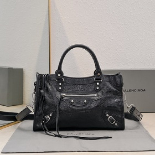 Balenciaga， 時代眼淚 機車包經典系列重現，時尚潮流，比舊版更簡潔大方