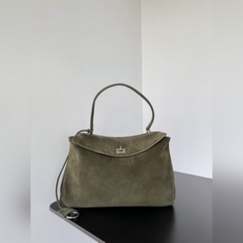 Balenciaga Rodeo 好不容易搶到的Rodeo！！！柔軟的大廓形包包