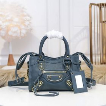Balenciaga 巴黎x家 原單品質 經典代表作機車包，好美又耐看-原版山羊