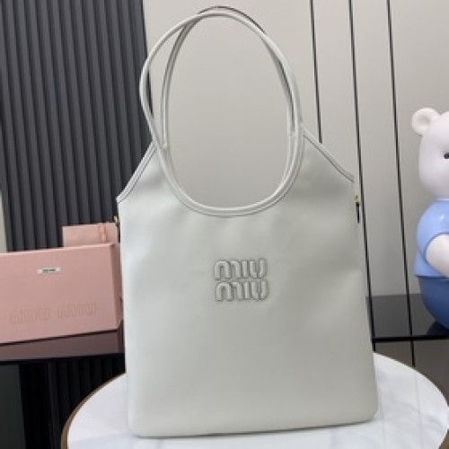 【新款】Miu 女士IVY牛皮托特單肩包這款經典托特包飾有Miu Miu字母徽