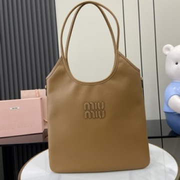 【新款】Miu 女士IVY牛皮托特單肩包這款經典托特包飾有Miu Miu字母徽