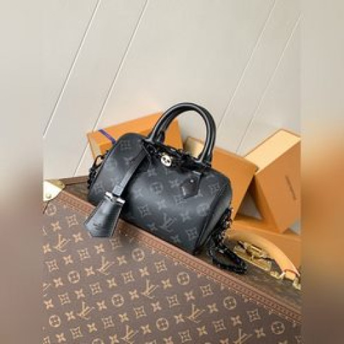 頂級原單，變碼芯片2025中國七夕限定speedy18，在滿足日常需求上搭配了