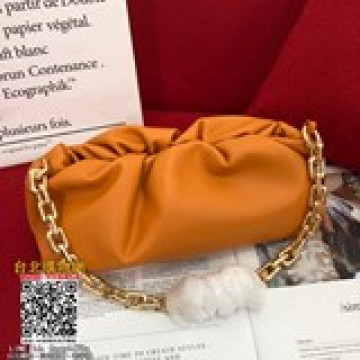 新款 bottega veneta the chain pouch （大