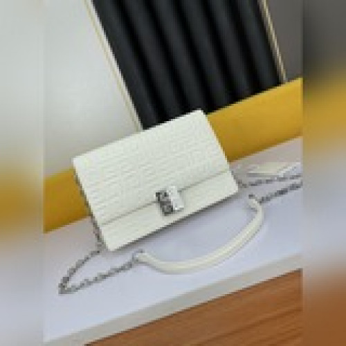 法國品G家！新款CUT OUT系列很8錯 吉良吉吉小方包camera bag 法