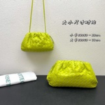 編織-  bottega veneta 葆蝶家的雲朵包- 一貫走高端穩重路線