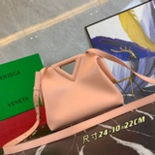 大號 【原版皮高品質】bv 新款三角形手提包 the triangle   又是