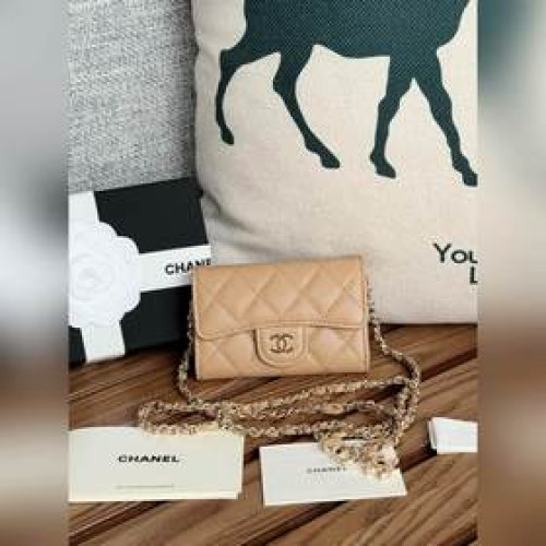 魚子醬牛皮Chane新款腰包  又一款經典腰包閃亮登場 隻看一眼就愛上了、真的超