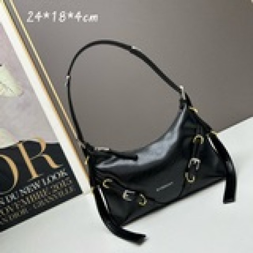 2023新款 Givenchy紀梵希 *Voyou腋下包小號新推出的最新款手袋
