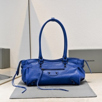 Balenciaga長款胯下長挽機車包，顔色：彩藍色