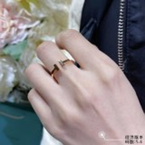 （經濟版本）（玫瑰金碼數：5.6）開口可微調 光面蒂芙尼雙t戒指 Tiffany