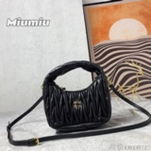 【配盒】2023早春新款缪缪hobo Miumiu wander手袋出貨了！今年