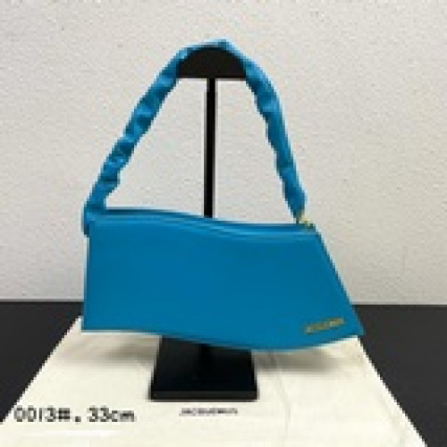 配盒子 Jacquemus* 新LeVague波浪紋腋下包獨特的波浪包身設計