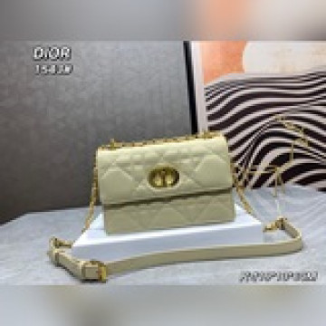 配盒子【原版品質】迪奧豆腐包 dior 新款棱格複古包，複古牛皮的紋路，硬挺的包