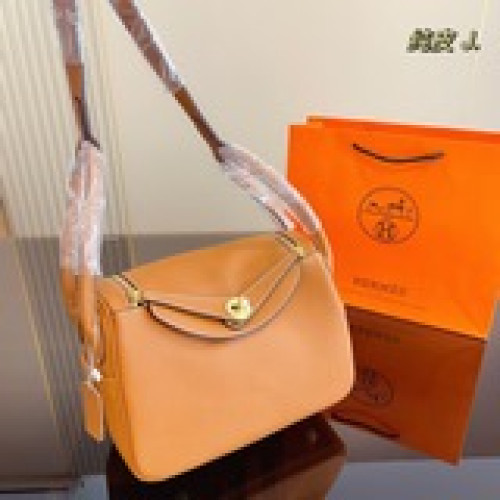 折疊禮盒  hermes 愛馬仕琳迪枕頭包 牛皮材質如果出門僅可以帶一個包包，
