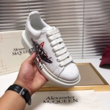 獨家潮牌現貨——【AIexanderMcQUEEN】麥昆——新款，情侶款，獨特工