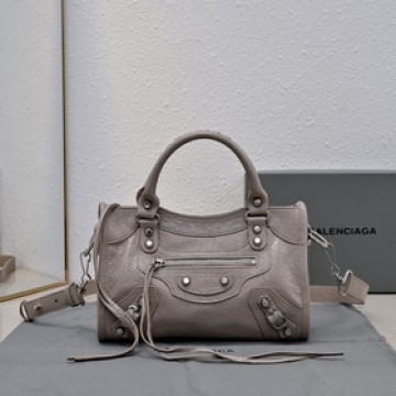 2026Balenciaga款機車包經典系列重現，時尚潮流，比舊版更簡潔大方，輕