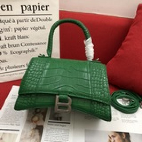 鳄魚紋小號Balenciagα全新推出了帥爆的Hourglass沙漏包，獨特的