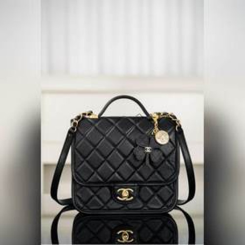 頂級進口原廠皮 所見即所得！ Chanel 25B 四葉草系列雙肩包 小號
