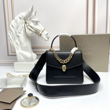 BVLGARI Serpenti Forever 系列 具有現代氣息、都市風情