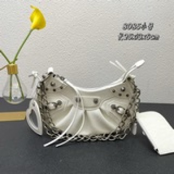 油蠟牛皮 Balenciag* Le Cagole  新品鍊條月牙包！充滿随