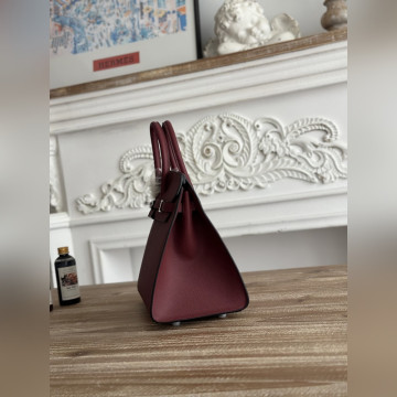 鉑金 進口epsom皮 純手工+蜜蠟線 顔色：酒紅色、銀扣 尺寸：25cm