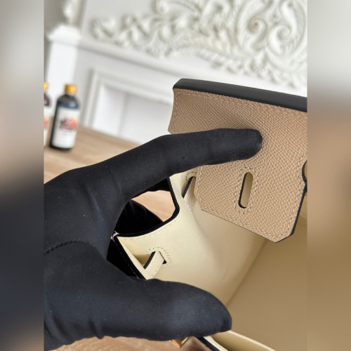 鉑金 顔色：風衣灰/奶昔白 進口epsom皮、金扣 純手工+蜜蠟線 尺寸：25cm