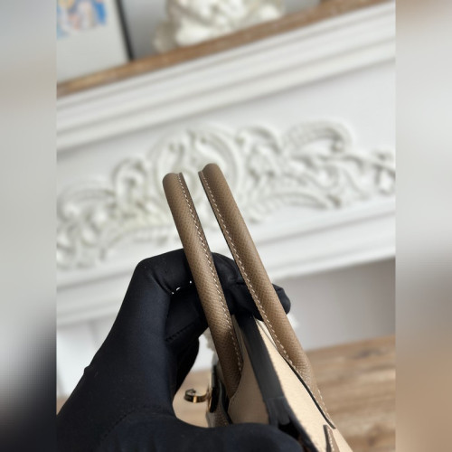 鉑金 顔色：風衣灰/大象灰 進口epsom皮、金扣 純手工+蜜蠟線 25cm