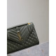 橄欖綠色金扣V型Monogram中號魚子醬信封包，型號487206
